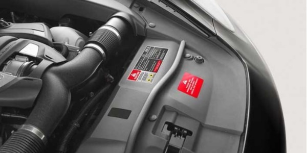 汽車（chē）發動機標簽用什麽不幹膠材料？就用PET不幹膠