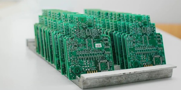 耐（nài）受300°C高溫淬（cuì）煉的PCB標簽材料-聚酰亞胺（àn）不幹膠
