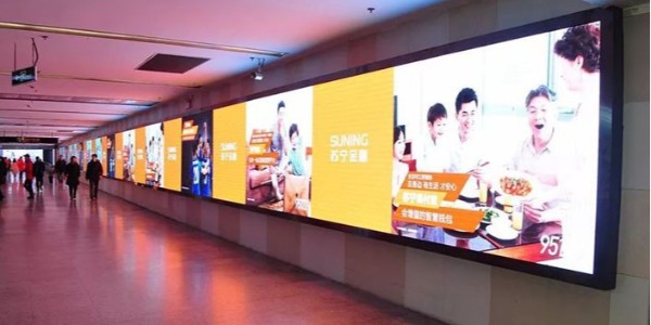 公（gōng）交（jiāo）車身廣告是用哪種不幹膠材料製作（zuò）而成？
